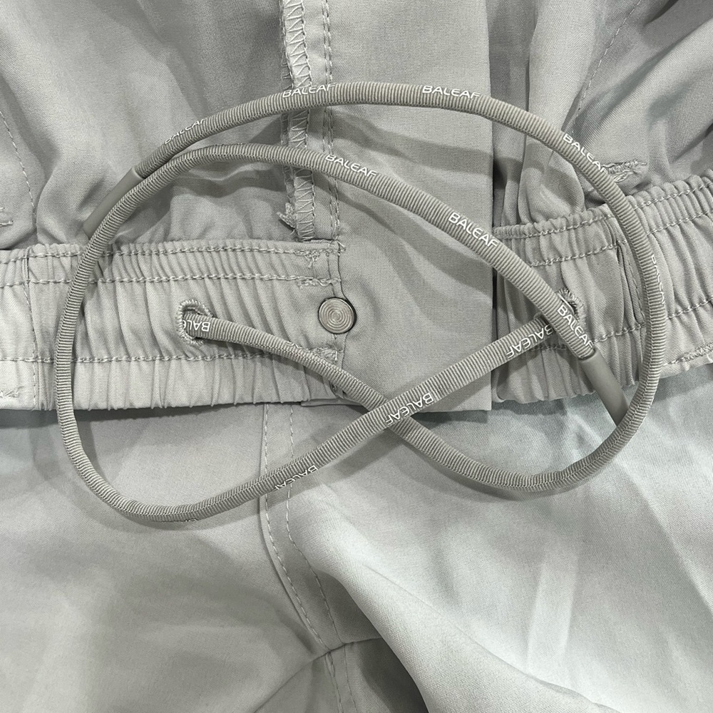 Baleaf Laureate Pocketed 7” Grey Shorts Size Medium - Picture 6 of 12